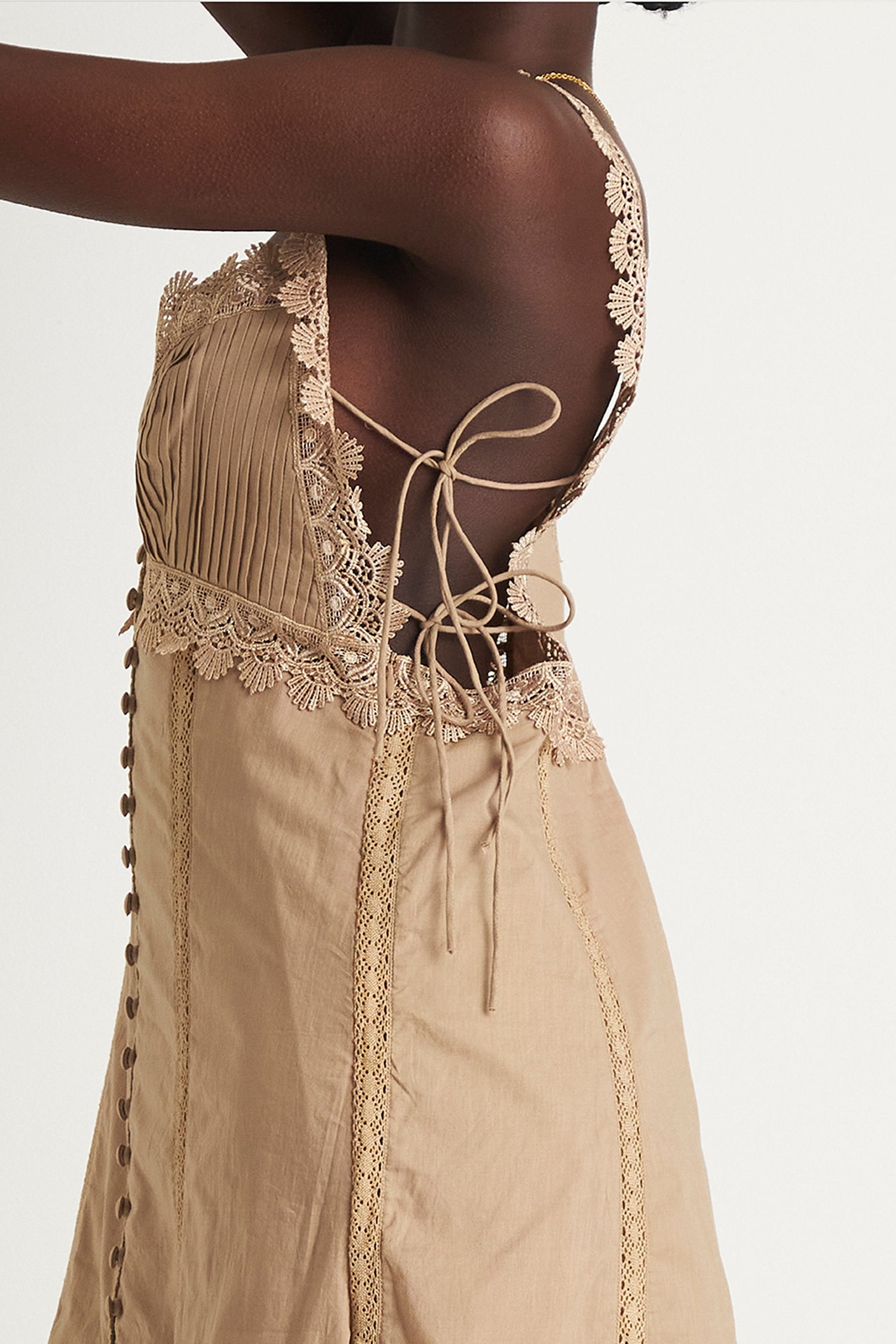 PRAIRIE LACE TIE DRESS (TAUPE)