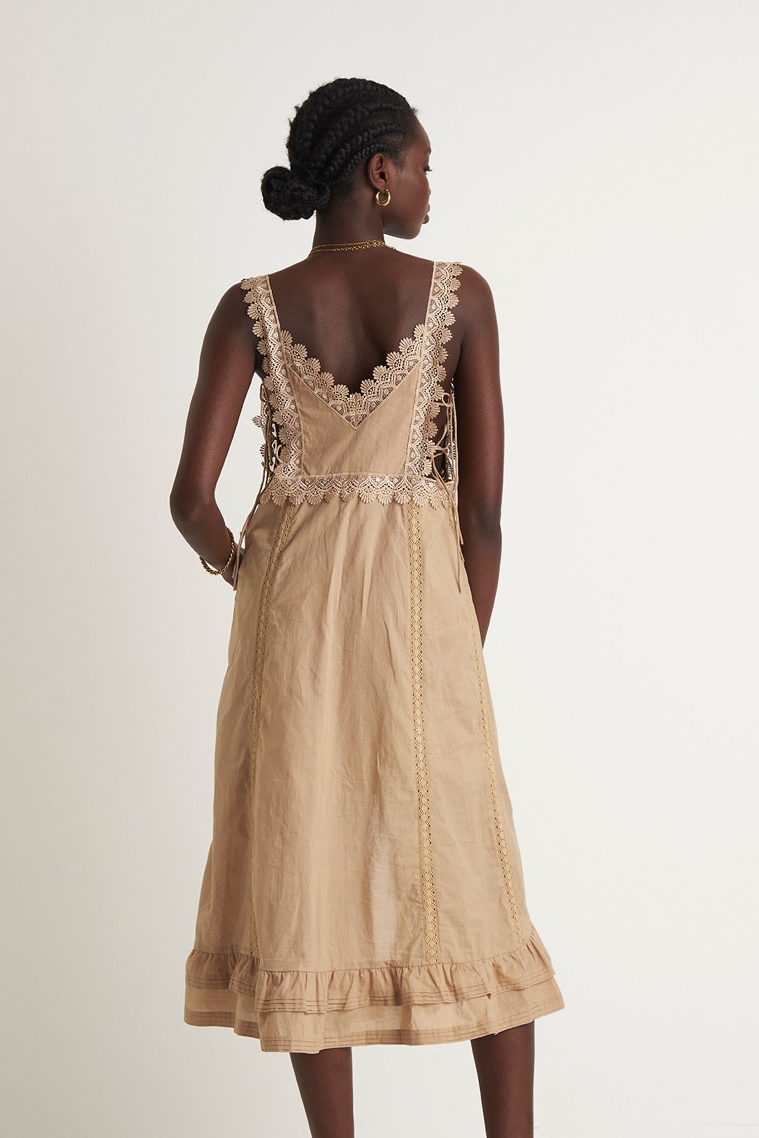 PRAIRIE LACE TIE DRESS (TAUPE)