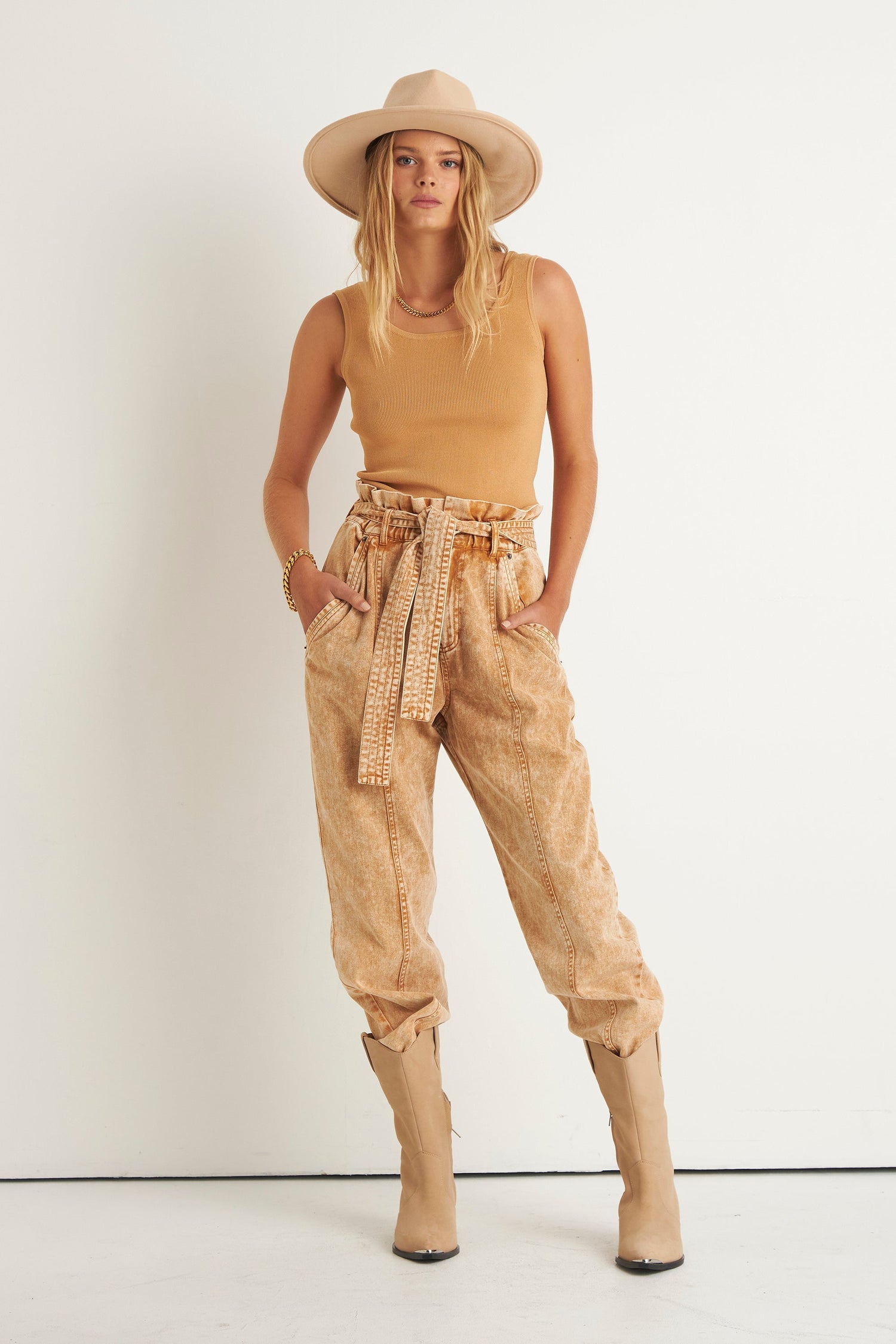 TERRA SCOOP CAMI (TAN)