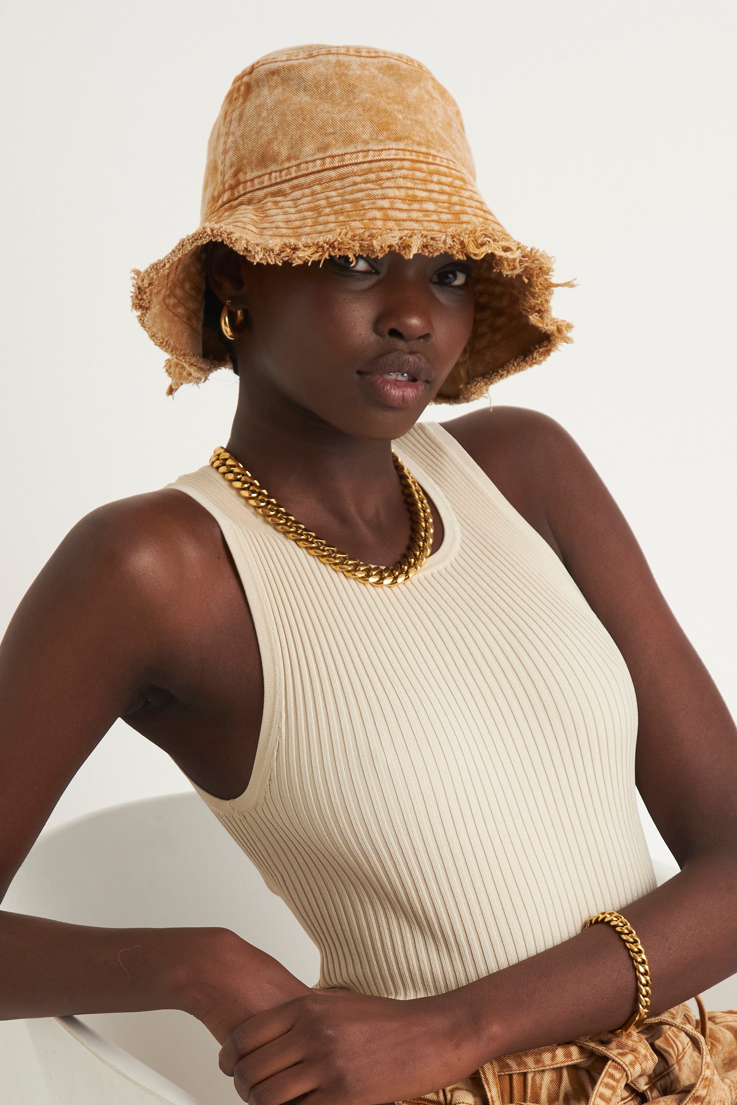 SAVANNAH BUCKET HAT  (TAN)